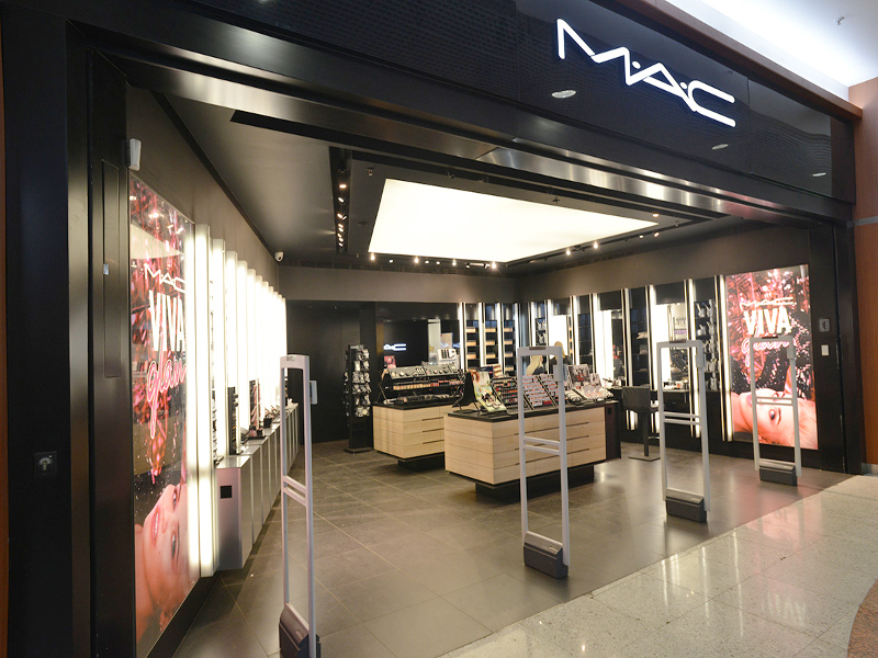 Mac shop ru. Mac магазин косметики. Mac Cosmetics магазины. Mac магазины в Москве. Mac косметика магазины в Москве.